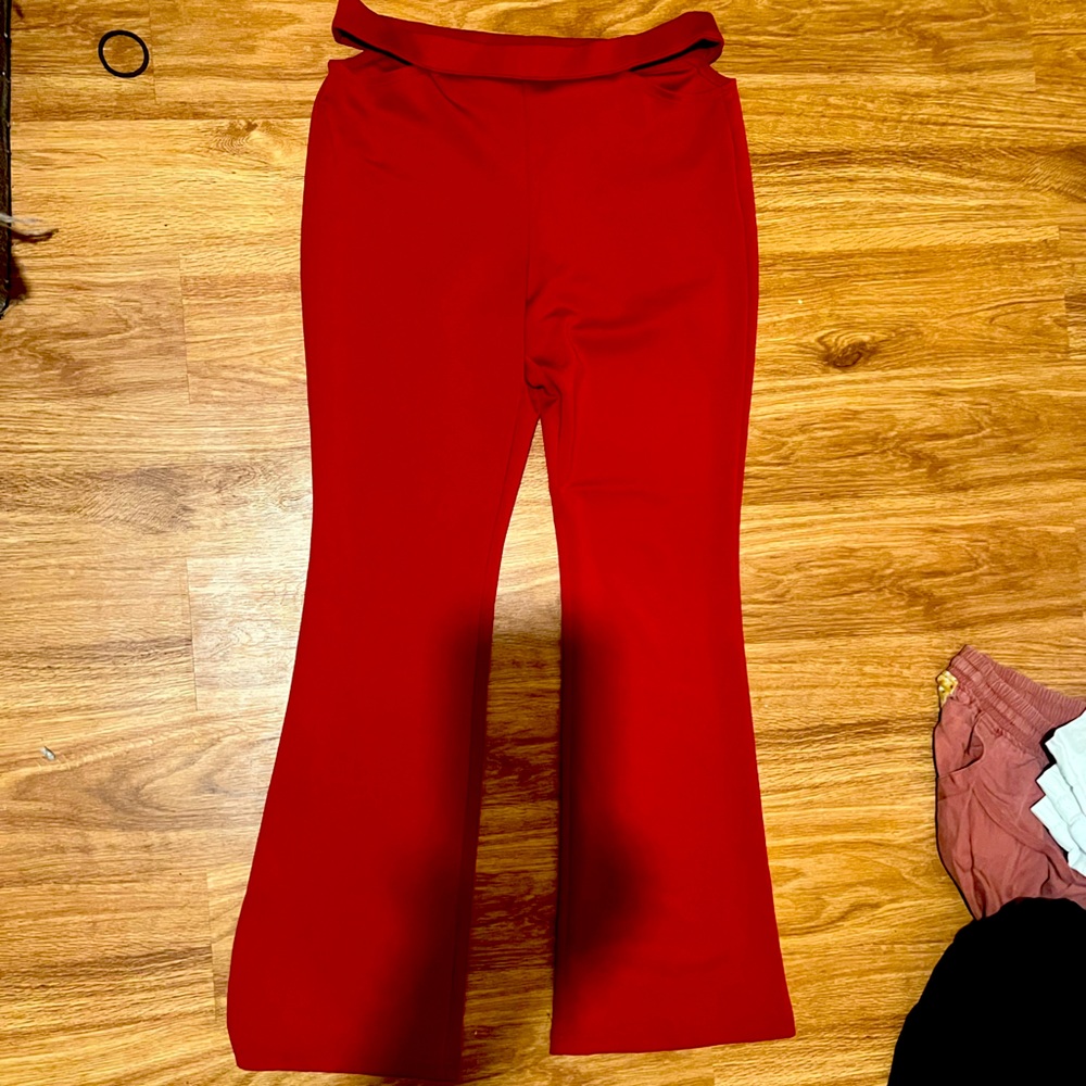 Universal thread flare pants